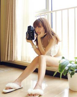 性感美女姐妹床上打架